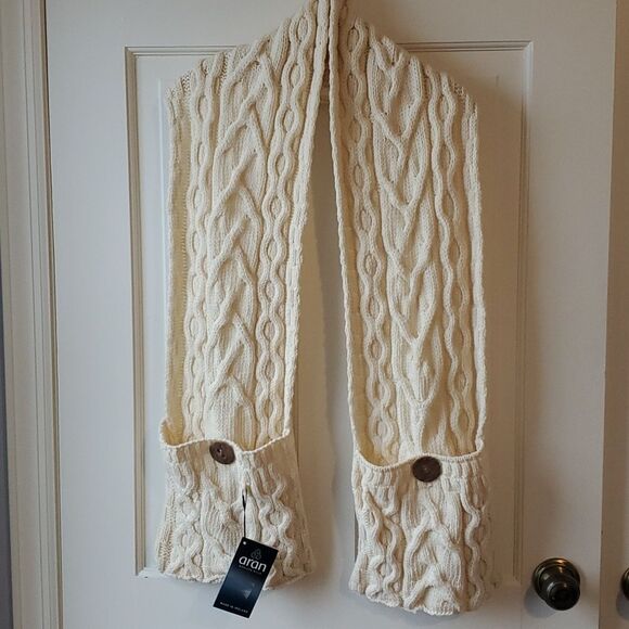 NWT ARAN WOOLEN MILLS Irish Merino Wool Pocket Scarf Wooden buttons Shawl Cream - Picture 2 of 11